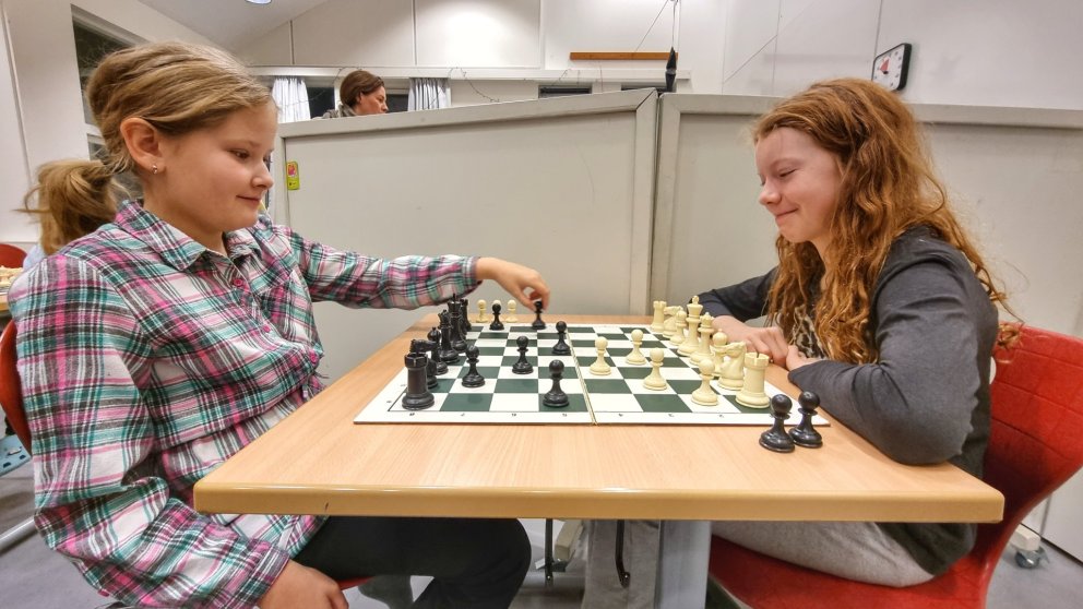 Hér teflt að kappi