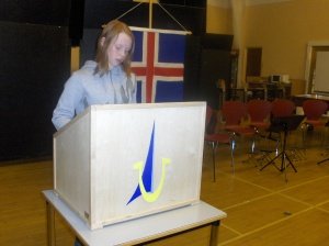 Inga Ósk að lesa upp ljóð