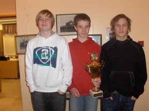 Davíð Helgi, Hlöðver og Ármann með bikarinn