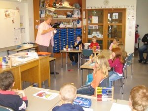 Sigríður Birna ræðir við börnin