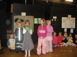 Sýning hjá 2. bekk