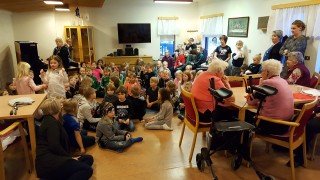 Skemmtileg söngstund í Hvammi