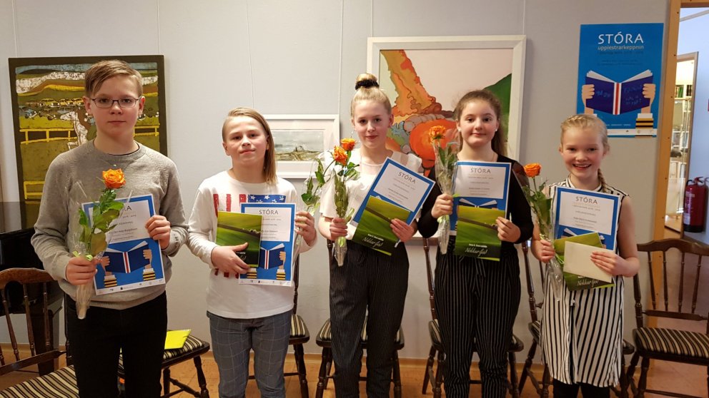 Fulltrúar Borgarhólsskóla í Stóru upplestrarkeppninni. F.v. Sigurður Helgi, Gestur Aron, Karitas Emb…