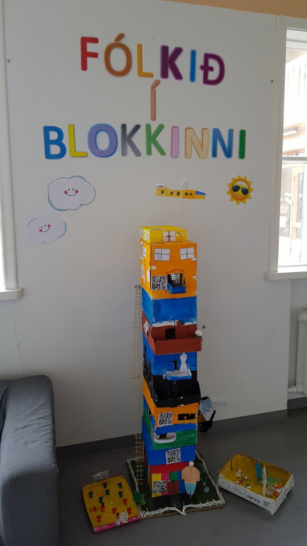 Það er allskonar fólk sem býr í blokkinni