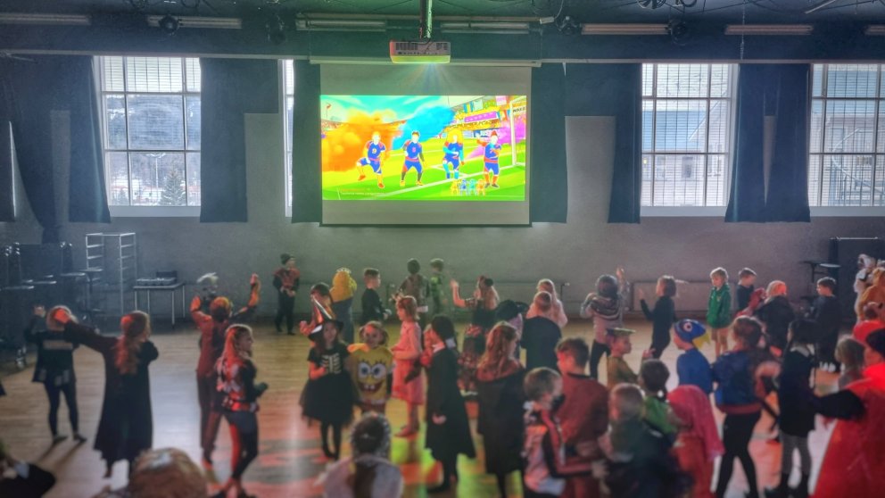 Frá dansiballi í dag