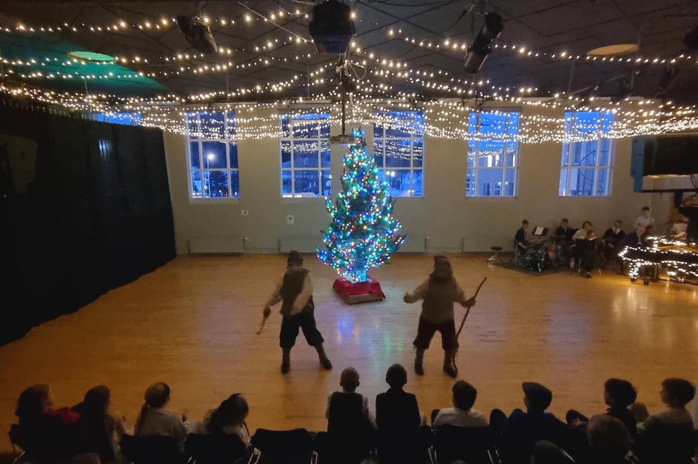 Frá litlu jólum þegar jólasveinarnir úr Dimmuborgum mættu til leiks.