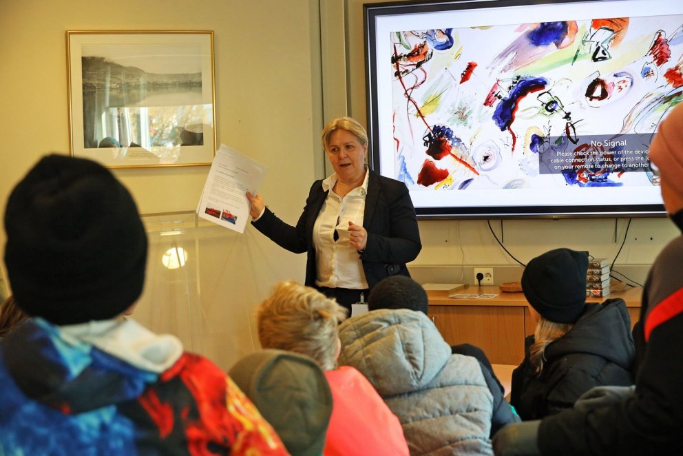 Drífa Valdimarsdóttir, fjármálastjóri Norðurþings tók á móti bréfinu.