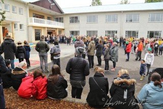 Að venju er skólasetning utandyra við Borgarhól.