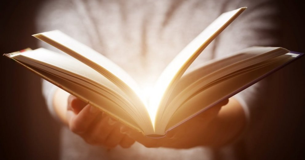 Það leynast ýmis ævintýri í bókinni