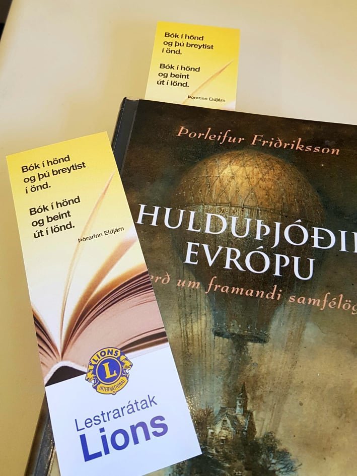 Bókin á skrifborði deildarstjóra komin með nýtt bókamerki.