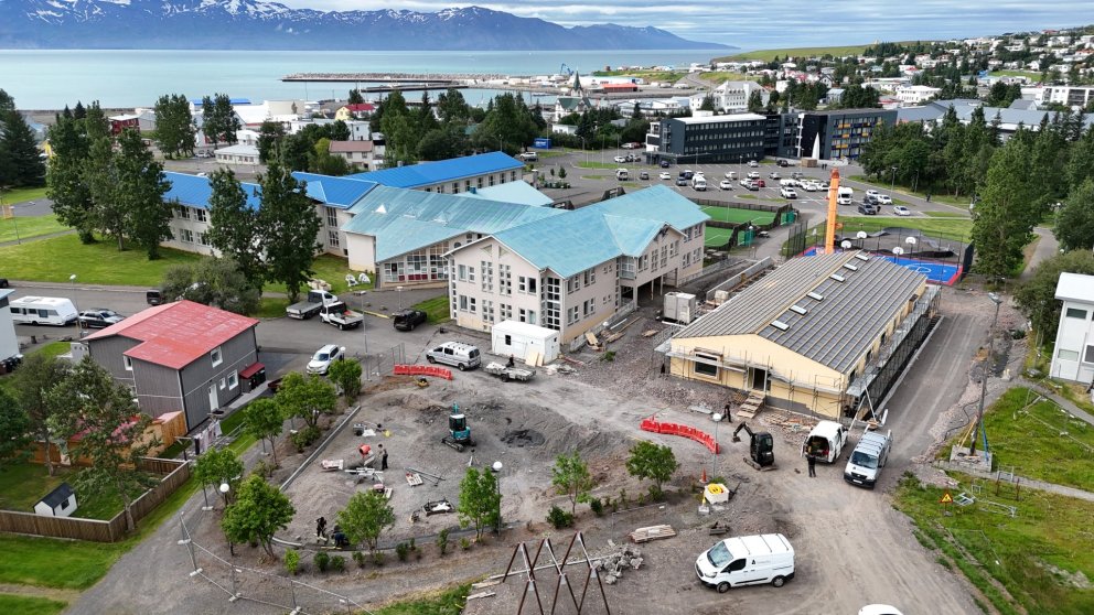 Staða framkvæmda við félagsmiðstöð og frístund