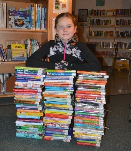 Elísabet við bókastaflann