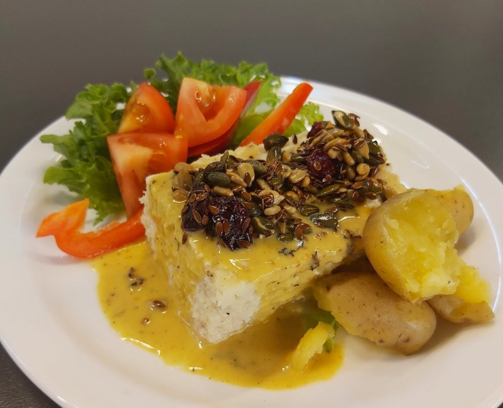 Hér má sjá sýnishorn af fiskibúðningnum sem vermir matseðilinn.