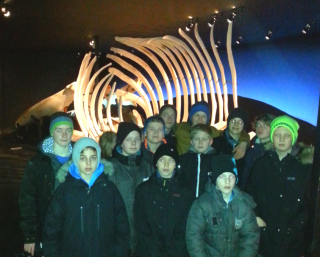 Drengir úr 8. bekk í hvalnum