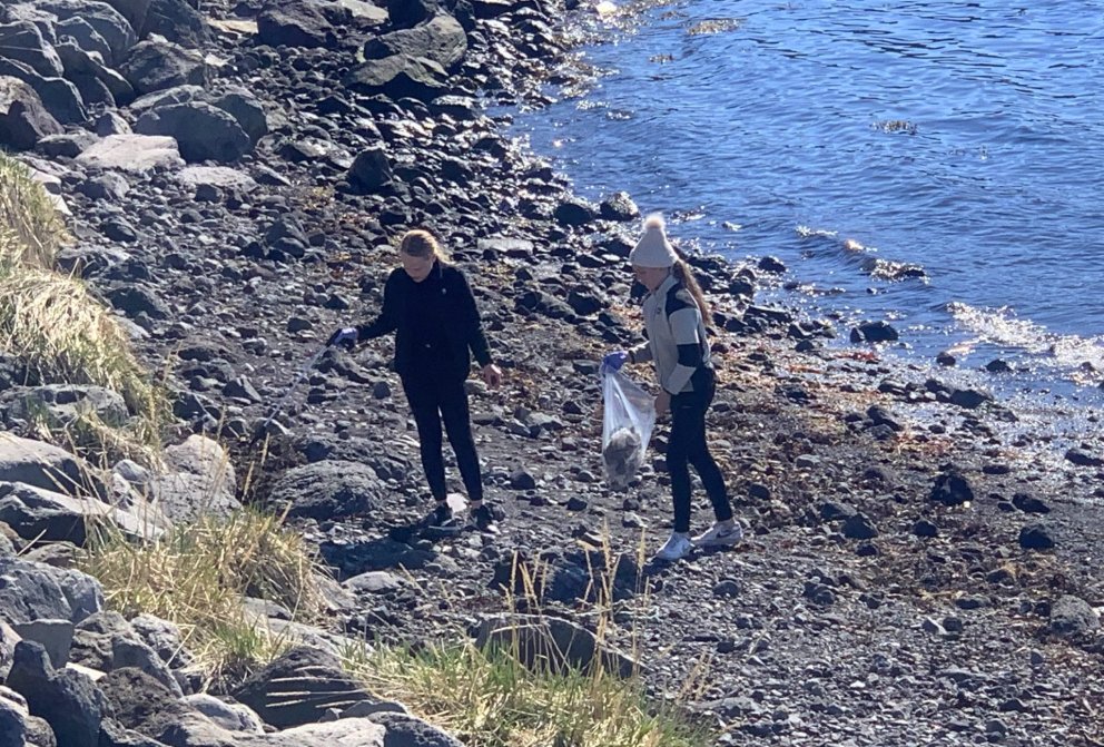 Nemendur skólans fóru víða um Húsavík í hreinsunarvikunni