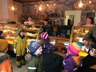 Nemendur fyrsta bekkjar í bakaríinu