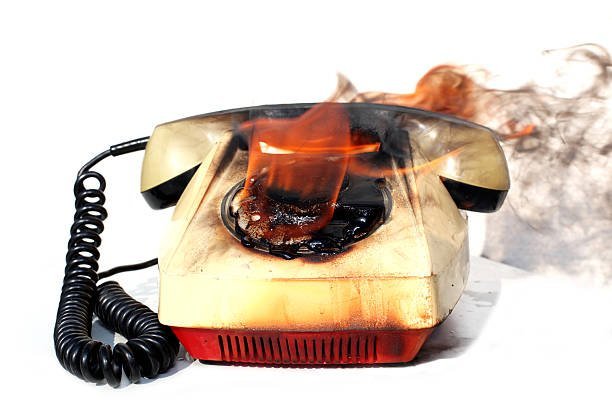 Símkerfið þoldi ekki álagið og brann yfir