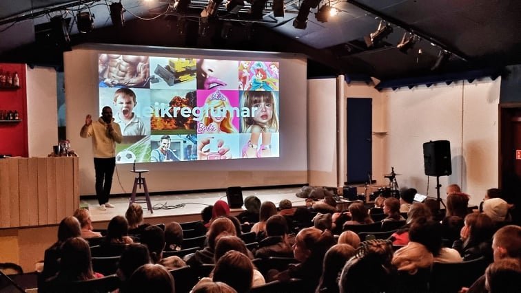 Unglingarnir í Gamla Samkomuhúsinu