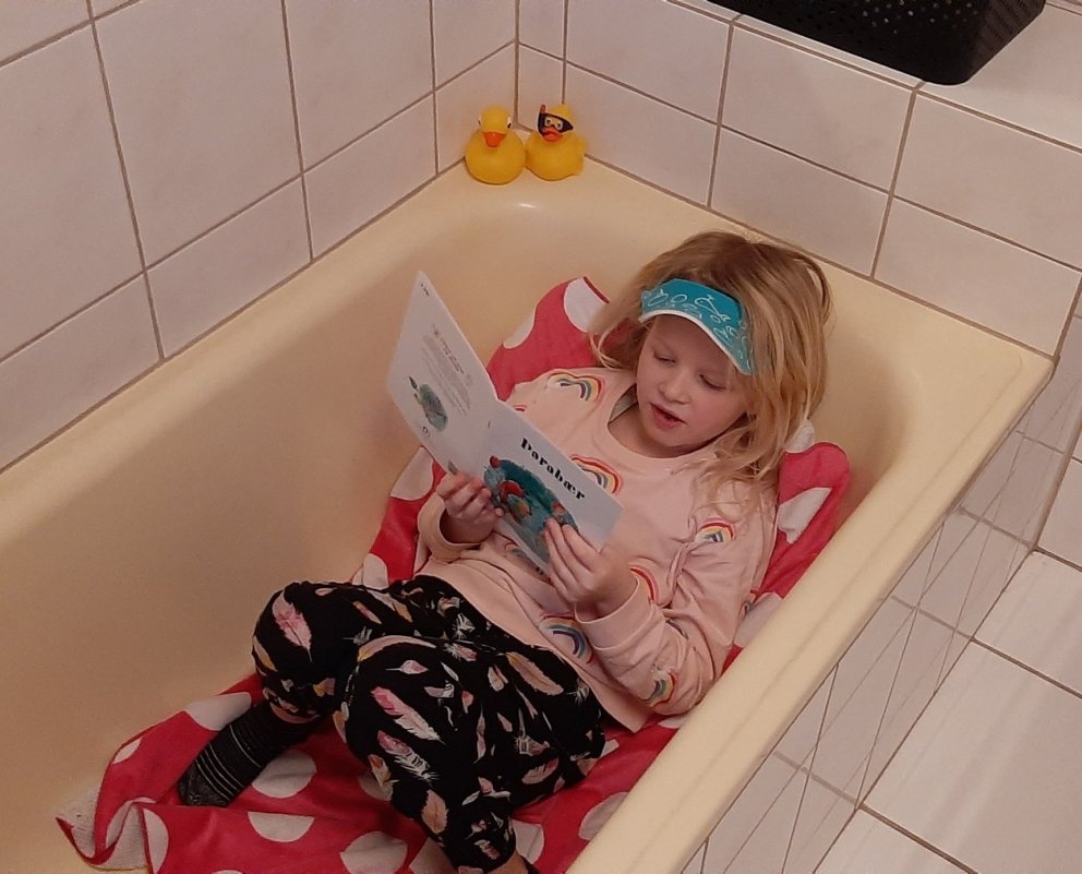 Það er gaman að lesa í baði