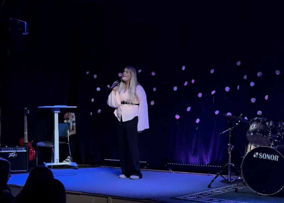 Fríða Bjartey á sviðinu