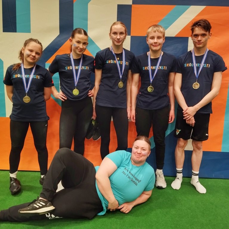 Fv. Regína Sólveig, Karen Linda, Hrafnhildur, Einar Örn og Kristján Ingi ásamt Selmdísi.