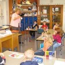 Sigríður Birna ræðir við börnin