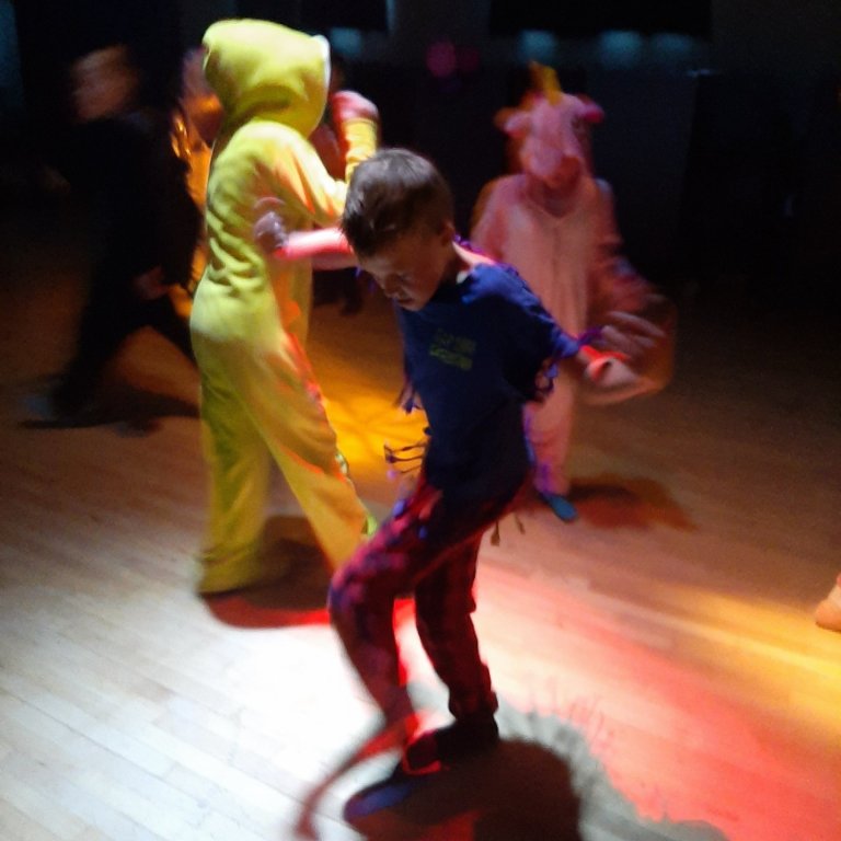 Diskó friskó, diskó friskó.