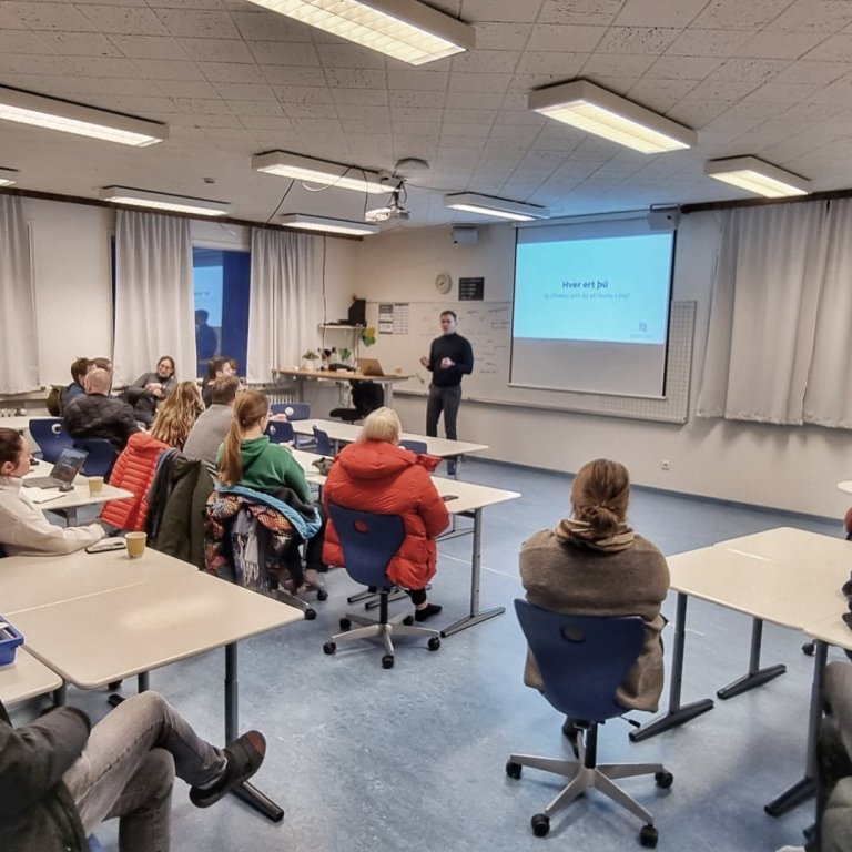 Frá góðum fyrirlestri Skúla frá Fjölmiðlanefnd í gær.