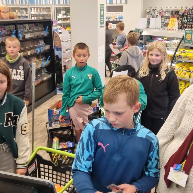 Utan veggja skólans