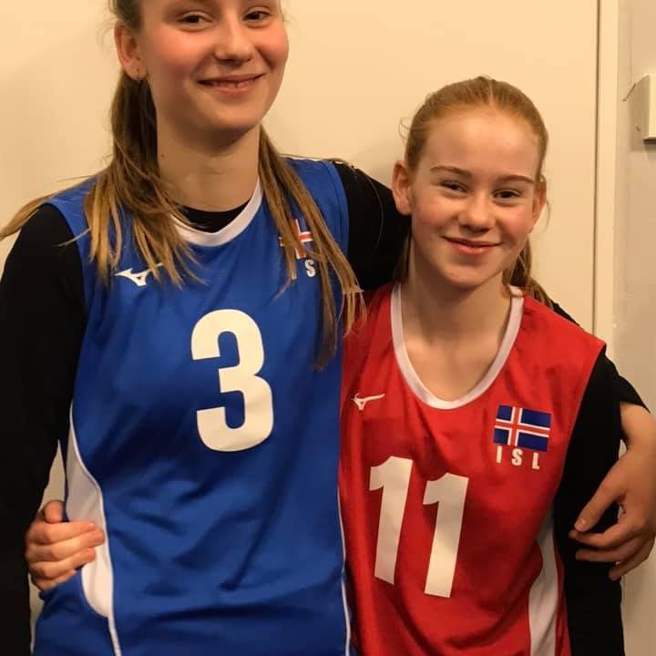 Þær Heiðdís Edda (t.v.) & Agnes Björk (t.h.)