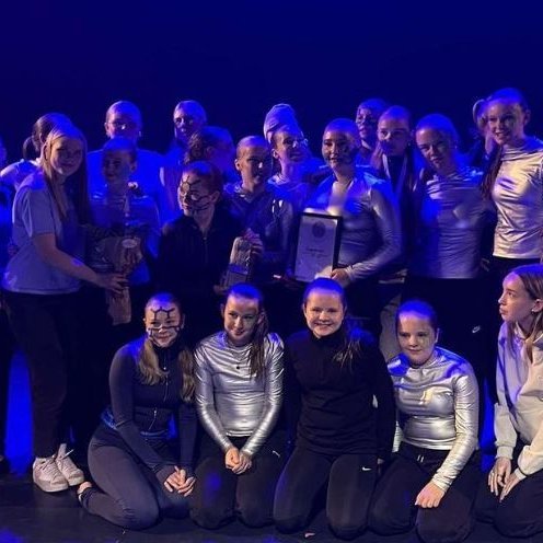 Hópurinn á sviðinu í Hofi