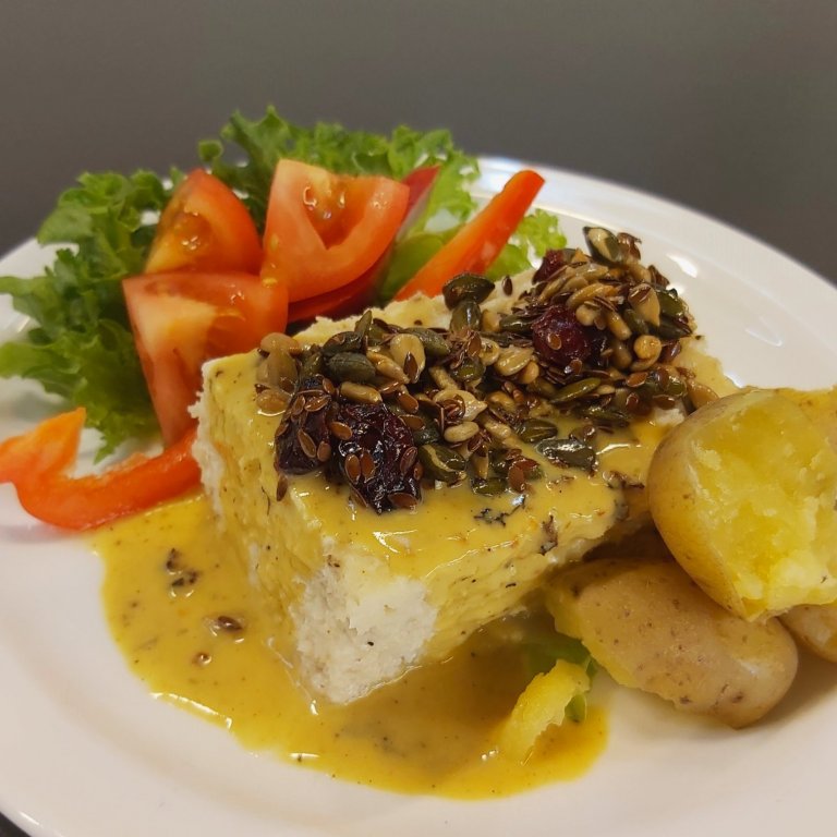 Hér má sjá sýnishorn af fiskibúðningnum sem vermir matseðilinn.