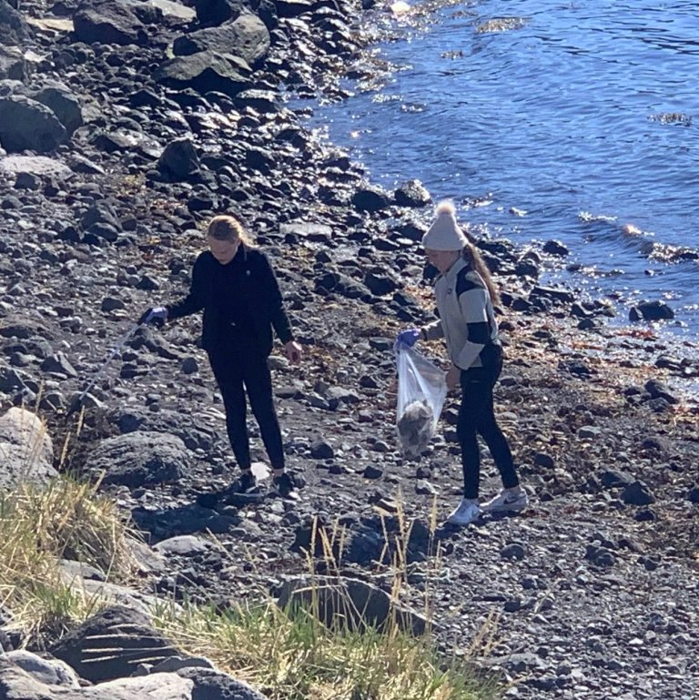 Nemendur skólans fóru víða um Húsavík í hreinsunarvikunni