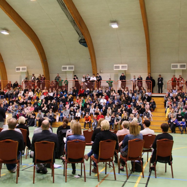 Skólaslit í Íþróttahöllinni