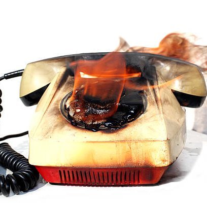 Símkerfið þoldi ekki álagið og brann yfir