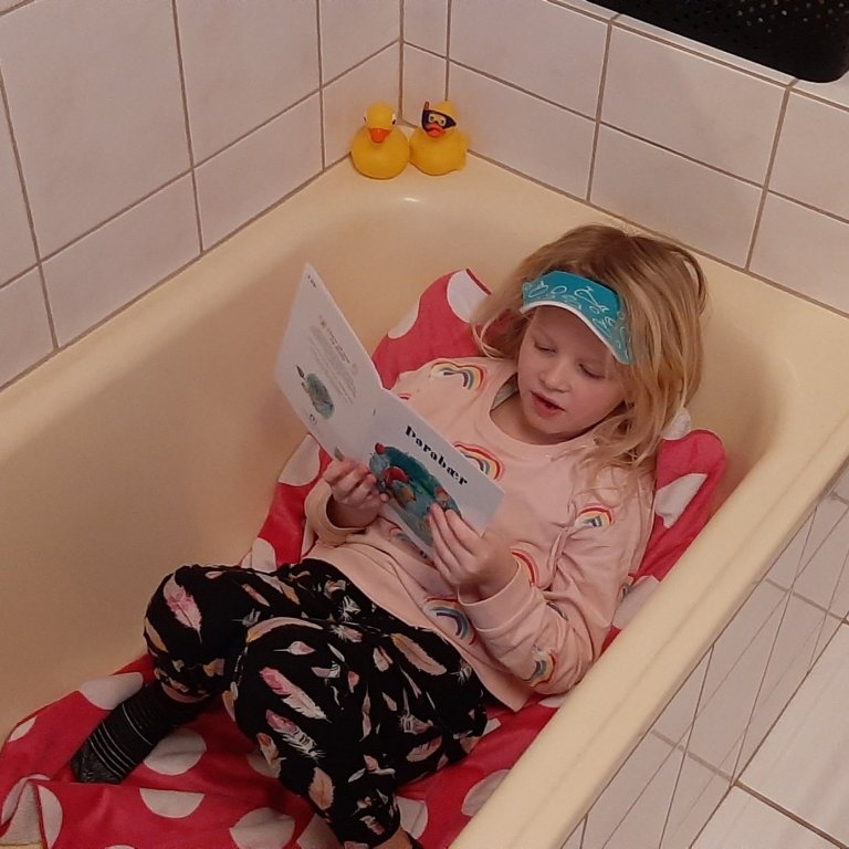 Það er gaman að lesa í baði