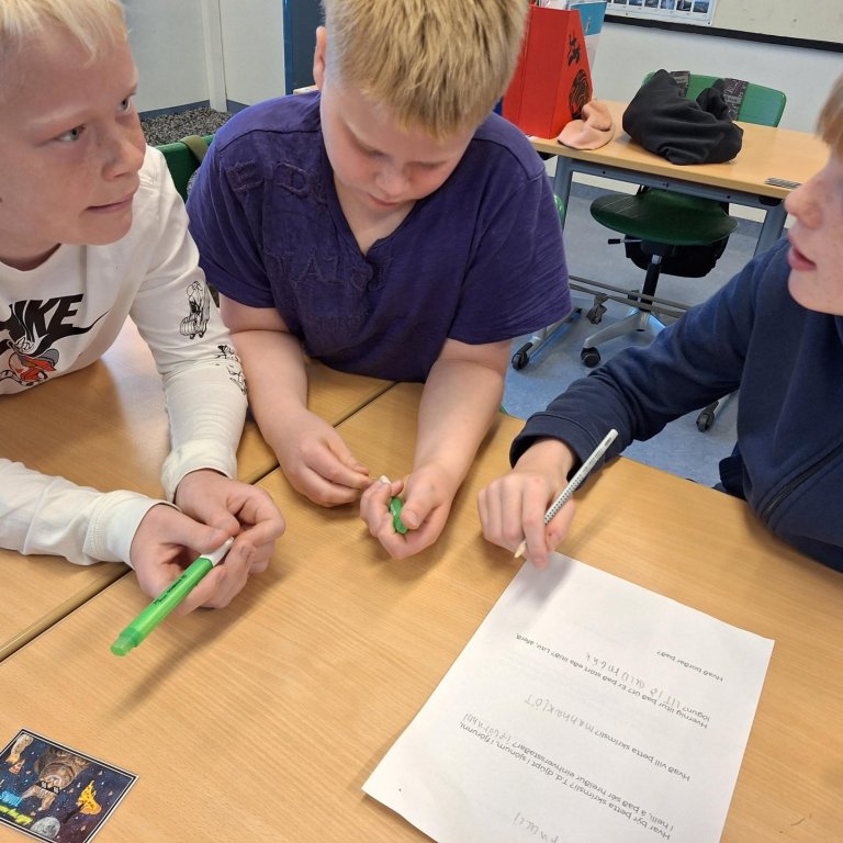 Nemendur í samtali við listina