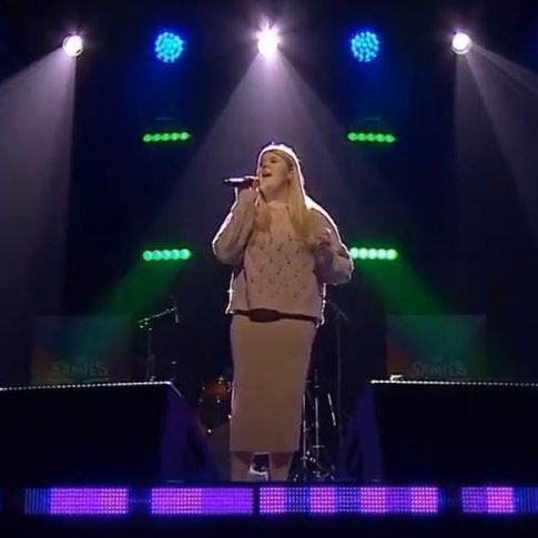 Hólmfríður Bjartey á sviðinu í Laugardalshöll