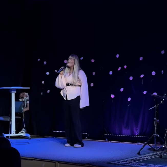 Fríða Bjartey á sviðinu