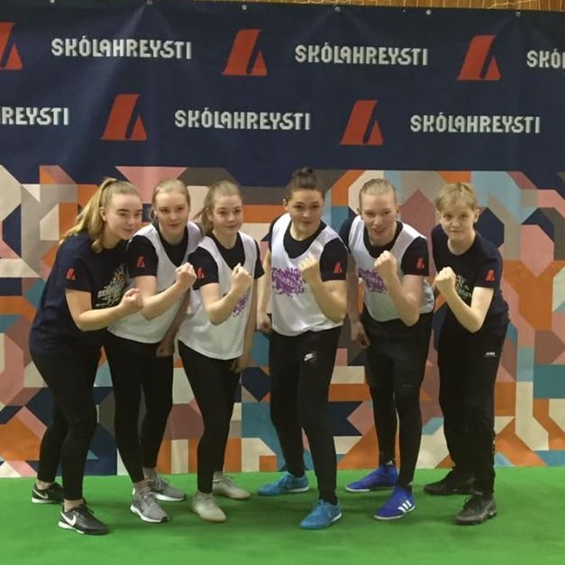 Fulltrúar Borgarhólsskóla klárir í keppnina.